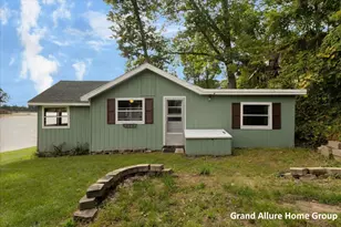 2667 W Selkirk Lake Dr, Shelbyville, MI 49344 - Photo 2