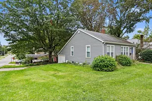 208 N Oak St, Buchanan, MI 49107 - Photo 2