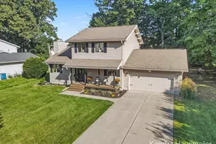 6785 Gran Via Dr NE, Rockford, MI 49341 - Photo 2