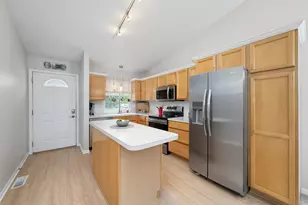 652 Wilshire Ct, Holland, MI 49423 - Photo 4