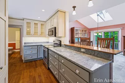 302 Foxcroft Circle, Holland, MI 49423 - Photo 8