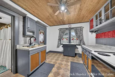 544 E Thorn Street, Hastings, MI 49058 - Photo 4