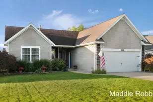 10288 Lynwood Ln, Zeeland, MI 49464 - Photo 2