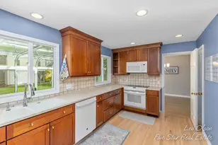 651 Reynard St SE, Grand Rapids, MI 49507 - Photo 8