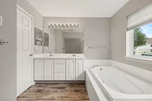 641 Fieldstone Cir W, Chelsea, MI 48118 - Photo 34