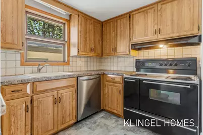 902 S Despelder Street, Grand Haven, MI 49417 - Photo 12