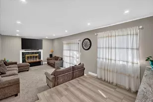 36523 Whitcomb St, Livonia, MI 48154 - Photo 32
