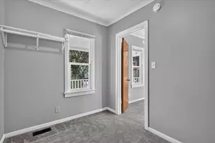 945 Jennette Ave NW, Grand Rapids, MI 49504 - Photo 10