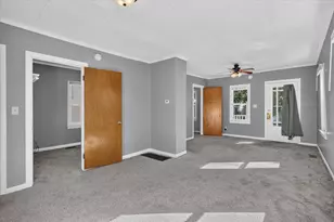 945 Jennette Ave NW, Grand Rapids, MI 49504 - Photo 8