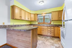 22303 Bedford Rd N, Battle Creek, MI 49017 - Photo 4