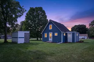 2024 W Washington Ave, Jackson, MI 49203 - Photo 1