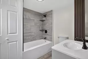 2024 W Washington Ave, Jackson, MI 49203 - Photo 10
