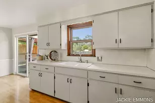 731 66th St SE, Grand Rapids, MI 49548 - Photo 10