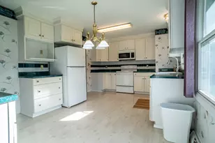 1410 Greenwich St, Manistee, MI 49660 - Photo 4