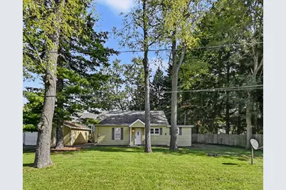 2074 Delhi Street NE, Holt, MI 48842 - Photo 2