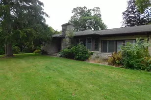 460 Collins Ave, Benton Harbor, MI 49022 - Photo 1