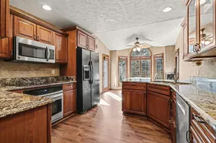 52 E Acacia Blvd, Battle Creek, MI 49015 - Photo 8