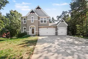 809 Ashlee Dr, Norton Shores, MI 49441 - Photo 2