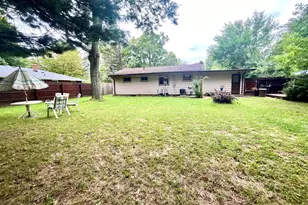2047 N Krolow St, Benton Harbor, MI 49022 - Photo 16