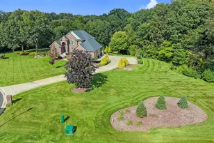 8541 Lone Meadow Ct, Howell, MI 48843 - Photo 4