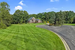 8541 Lone Meadow Ct, Howell, MI 48843 - Photo 18