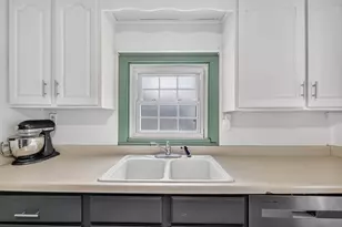 705 S Clinton St, Charlotte, MI 48813 - Photo 8