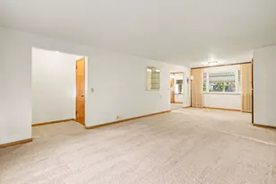 559 W 32nd St, Holland, MI 49423 - Photo 8