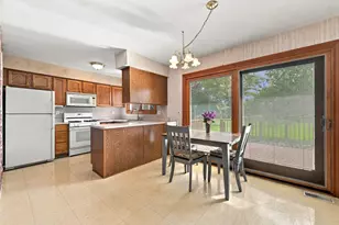 20461 Roche Rd, Trenton, MI 48183 - Photo 8