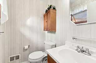 20461 Roche Rd, Trenton, MI 48183 - Photo 14
