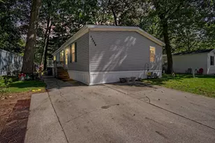 13554 Pinewood Dr, Grand Haven, MI 49417 - Photo 2