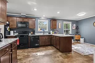 13554 Pinewood Dr, Grand Haven, MI 49417 - Photo 16