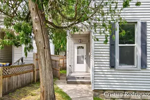 243 Fairbanks St NE, Grand Rapids, MI 49503 - Photo 2