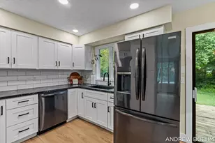 640 Old Orchard Rd, Holland, MI 49423 - Photo 10