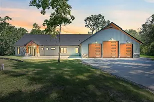 62357 Hunters Pointe Dr, Sturgis, MI 49091 - Photo 2