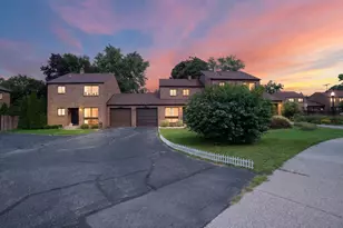 261 Heritage Commons St SE, Grand Rapids, MI 49503 - Photo 2