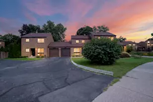 261 Heritage Commons St SE, Grand Rapids, MI 49503 - Photo 2