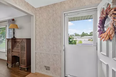 903 Thorntree Boulevard, Jackson, MI 49203 - Photo 2