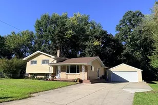 5012 Tressa Dr, Lansing, MI 48910 - Photo 2