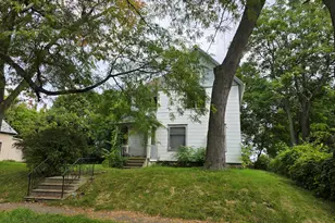 943 Chittock Ave, Jackson, MI 49203 - Photo 2
