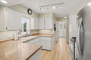 7426 Windgate Dr, Jenison, MI 49428 - Photo 12