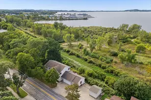 1524 Lakeshore Dr, Muskegon, MI 49441 - Photo 56
