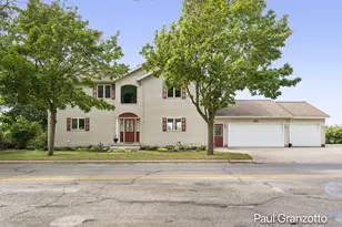 1524 Lakeshore Dr, Muskegon, MI 49441 - Photo 1