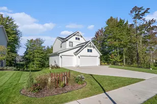 17943 Spring Oak Dr, Spring Lake, MI 49456 - Photo 2