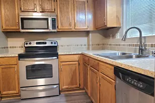 820 Carrier Creek Blvd NE, Grand Rapids, MI 49503 - Photo 12