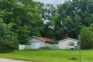 69121 Wallowa Rd, Sturgis, MI 49091 - Photo 2