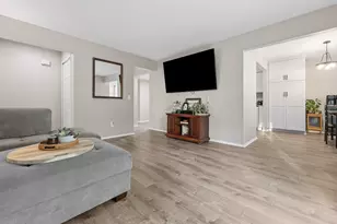 515 W Highland Rd, Howell, MI 48843 - Photo 4