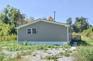 1040 Main Dr, Montgomery, MI 49255 - Photo 2