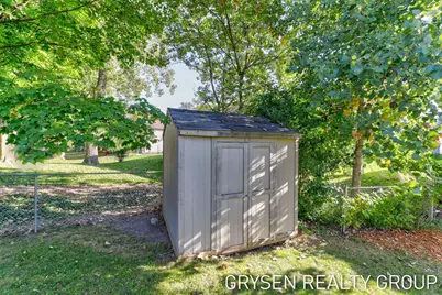 642 Clover Ridge Avenue NW, Grand Rapids, MI 49504 - Photo 38
