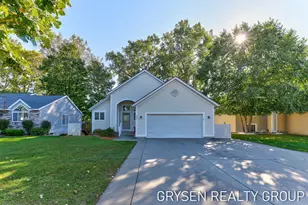 642 Clover Ridge Ave NW, Grand Rapids, MI 49504 - Photo 1