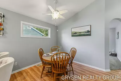 642 Clover Ridge Avenue NW, Grand Rapids, MI 49504 - Photo 12